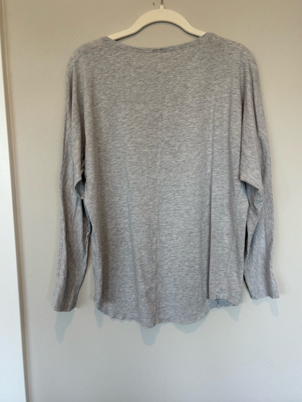lululemon athletica Heather Light Gray Scoop Neck Long Sleeve 100 - Picture 2 of 4